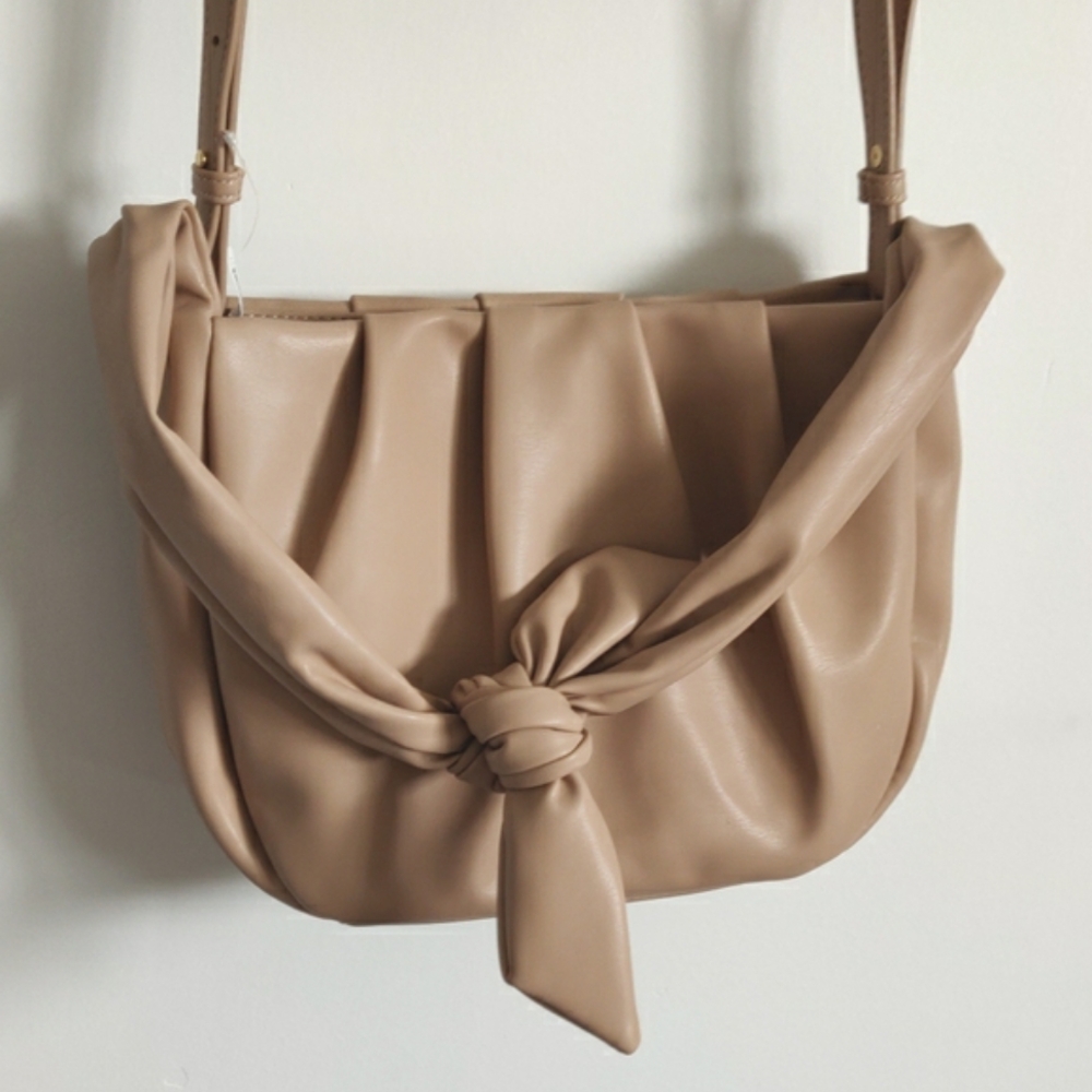 🆕 Banana Republic purse